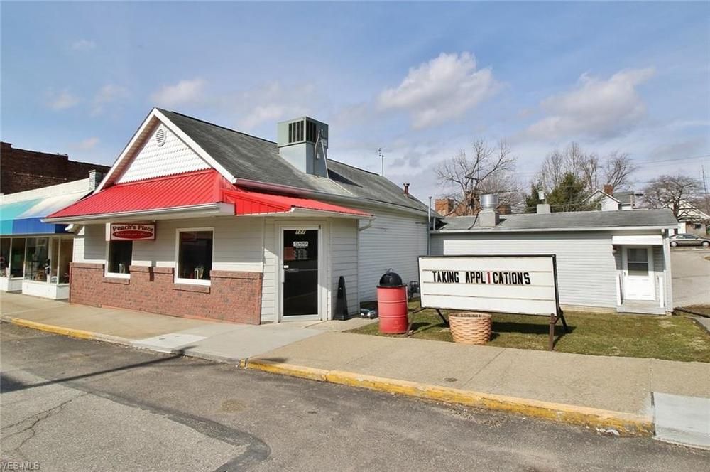 Peachs Place : 121 E Main St, Crooksville, OH 43731